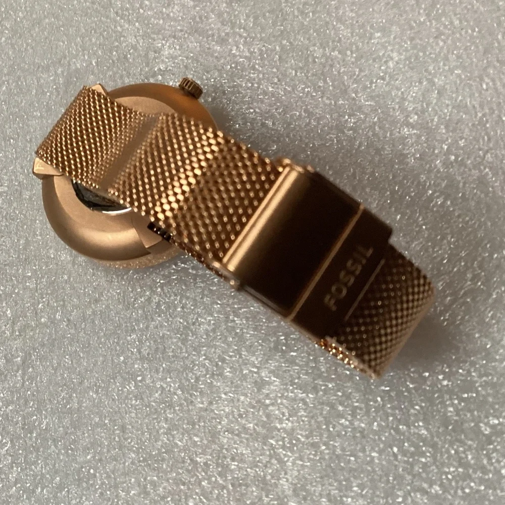 Fossil Hutton Three-Hand Rose Gold-tone Women’s Watch (BQ3491)